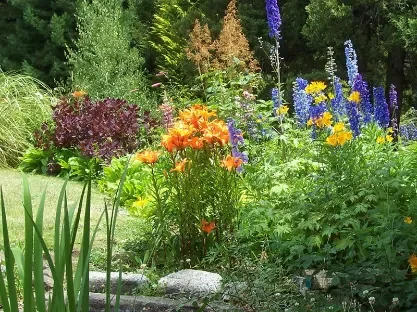 Complejo Valle del Sol en Bariloche - Flores en exterior